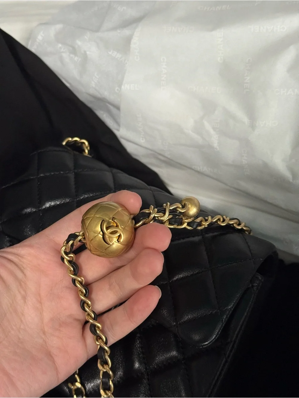 CHANEL Black Quilted Leather Shoulder Bag with Gold Hardware pearl crush